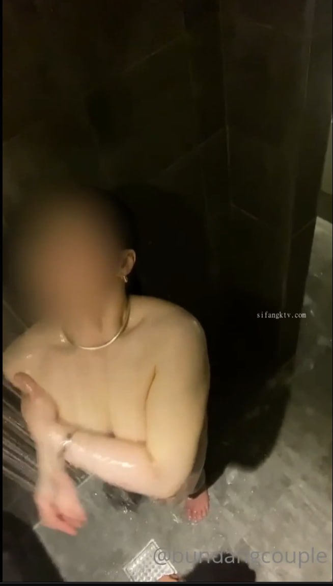 色情闻口气，舌吻，吐口水